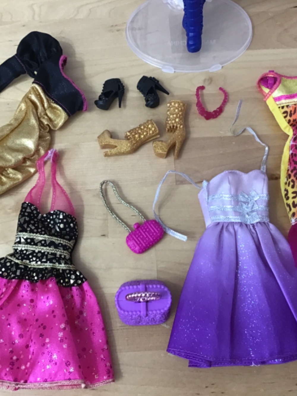 Barbie Fashionistas Raquelle Doll and Clothes - Picture 7 of 13